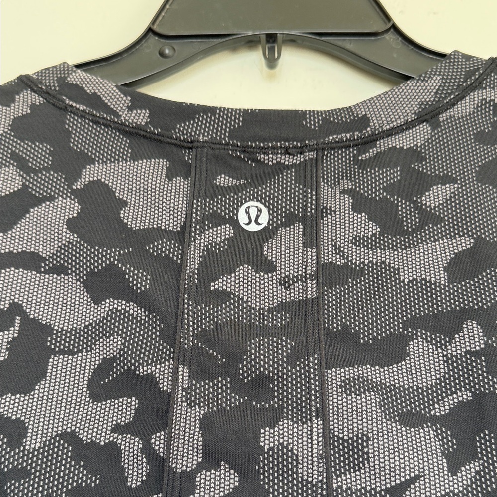lululemon athletica Dark Camo Tee - Picture 3 of 4
